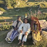 De gauche à droite sur la photo : Sa Majesté Akoyi Atawé Oussou Lio, prince du peuple Tolinou au Bénin, Narciso, messager du peuple Kogis originaire des montagnes de la Sierra Nevada de Santa Marta en Colombie et le cacique Ninawa, leader spirituel du peuple Huni Kui au Brésil.